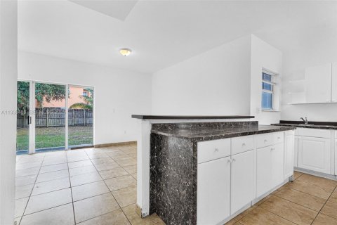 Купить таунхаус в Флорида-Сити, Флорида 4 спальни, 141.86м2, № 1993691 - фото 13