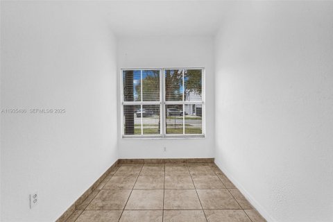 Купить таунхаус в Флорида-Сити, Флорида 4 спальни, 141.86м2, № 1993691 - фото 5