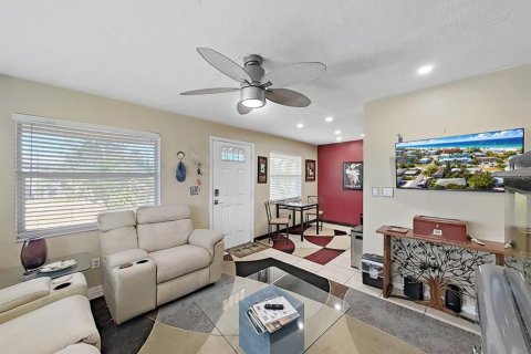 Commercial property in Indian Rocks Beach, Florida 423.26 sq.m. № 2098771 - photo 9
