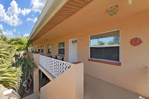 Commercial property in Indian Rocks Beach, Florida 423.26 sq.m. № 2098771 - photo 4