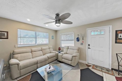 Commercial property in Indian Rocks Beach, Florida 423.26 sq.m. № 2098771 - photo 7