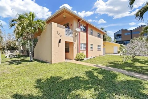 Commercial property in Indian Rocks Beach, Florida 423.26 sq.m. № 2098771