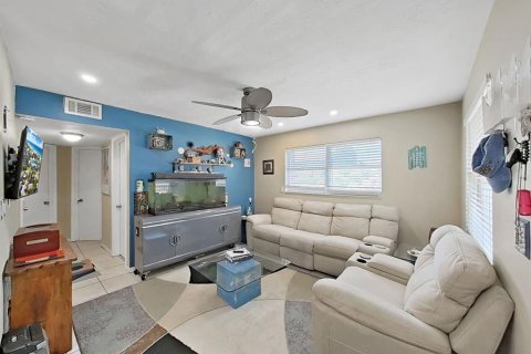 Commercial property in Indian Rocks Beach, Florida 423.26 sq.m. № 2098771 - photo 8