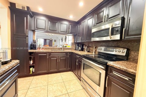 Condominio en Lauderhill, Florida, 2 dormitorios  № 2063032