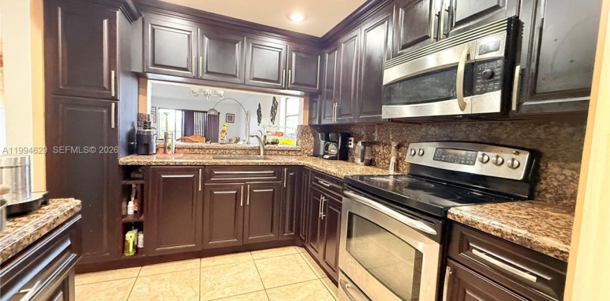 Condominio en Lauderhill, Florida, 2 dormitorios  № 2063032