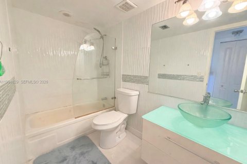 Condominio en venta en Lauderhill, Florida, 2 dormitorios, 118.91 m2 № 2063032 - foto 5
