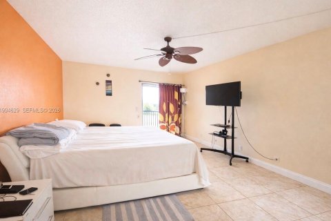 Condominio en venta en Lauderhill, Florida, 2 dormitorios, 118.91 m2 № 2063032 - foto 4