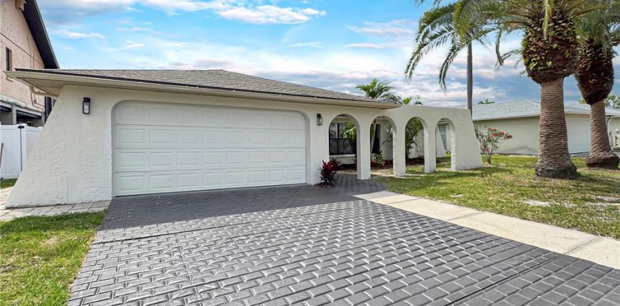 Villa ou maison à Port Richey, Floride 3 chambres, 148.74 m2 № 1725420