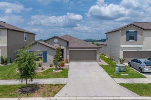 House in Wesley Chapel, Florida 4 bedrooms, 180.14 sq.m. № 1746357 - photo 1