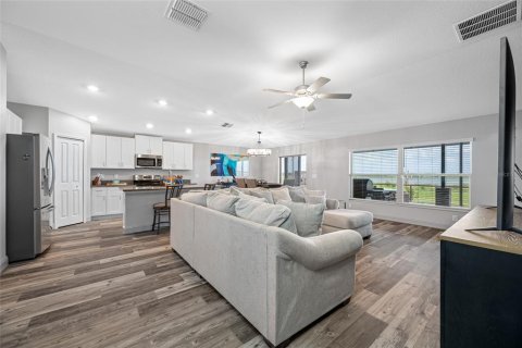 House in Wesley Chapel, Florida 4 bedrooms, 180.14 sq.m. № 1746357 - photo 9