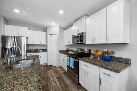 House in Wesley Chapel, Florida 4 bedrooms, 180.14 sq.m. № 1746357 - photo 15