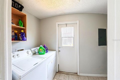 Townhouse in Sarasota, Florida 3 bedrooms, 116.13 sq.m. № 2156775 - photo 13