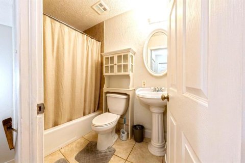 Townhouse in Sarasota, Florida 3 bedrooms, 116.13 sq.m. № 2156775 - photo 25