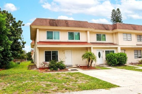 Townhouse in Sarasota, Florida 3 bedrooms, 116.13 sq.m. № 2156775 - photo 1