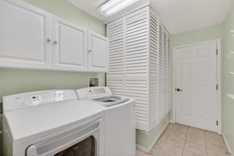 House in The Villages, Florida 3 bedrooms, 129.32 sq.m. № 2092922 - photo 28