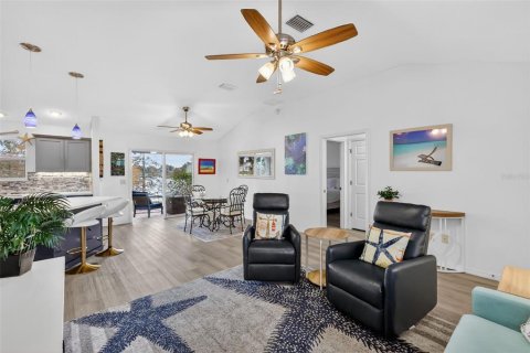 House in The Villages, Florida 3 bedrooms, 129.32 sq.m. № 2092922 - photo 14