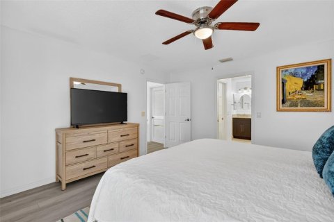 House in The Villages, Florida 3 bedrooms, 129.32 sq.m. № 2092922 - photo 18