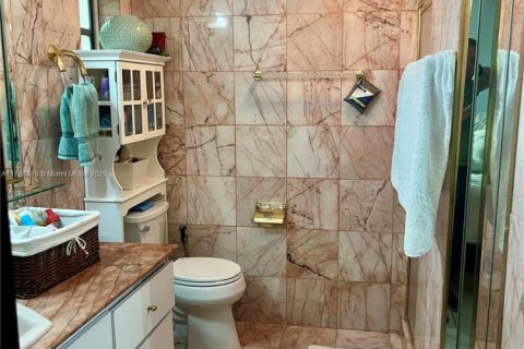 House in Miami Springs, Florida 3 bedrooms, 108.7 sq.m. № 1860489 - photo 6