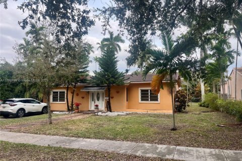 House in Miami Springs, Florida 3 bedrooms, 108.7 sq.m. № 1860489 - photo 1