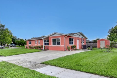 Casa en venta en Mims, Florida, 4 dormitorios, 123.56 m2 № 1834673 - foto 1