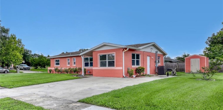 Casa en Mims, Florida 4 dormitorios, 123.56 m2 № 1834673