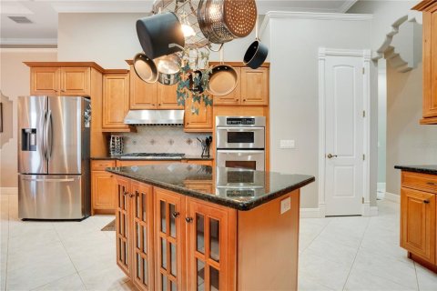 House in Winter Haven, Florida 4 bedrooms, 378.11 sq.m. № 1520659 - photo 15
