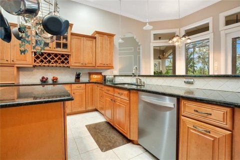 House in Winter Haven, Florida 4 bedrooms, 378.11 sq.m. № 1520659 - photo 14