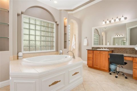 House in Winter Haven, Florida 4 bedrooms, 378.11 sq.m. № 1520659 - photo 27