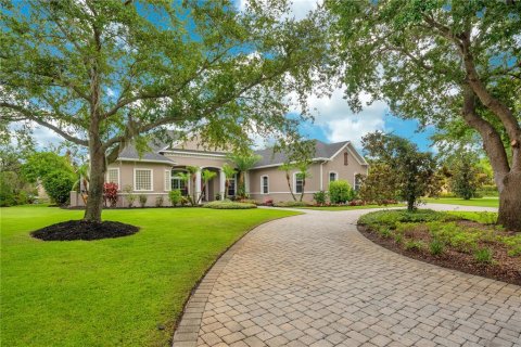 House in Winter Haven, Florida 4 bedrooms, 378.11 sq.m. № 1520659 - photo 2