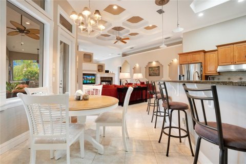 House in Winter Haven, Florida 4 bedrooms, 378.11 sq.m. № 1520659 - photo 9