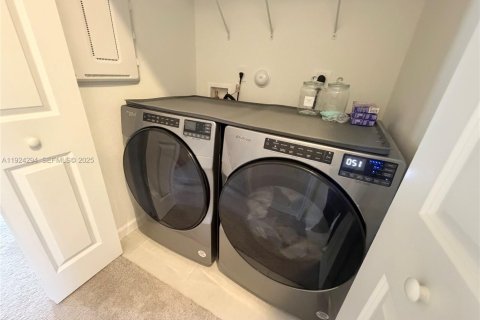 Townhouse in Miami, Florida 3 bedrooms, 123.65 sq.m. № 1983484 - photo 7