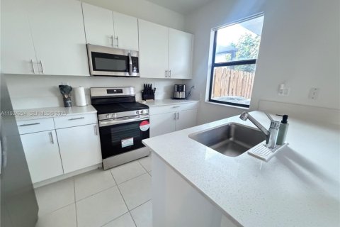 Townhouse in Miami, Florida 3 bedrooms, 123.65 sq.m. № 1983484 - photo 6