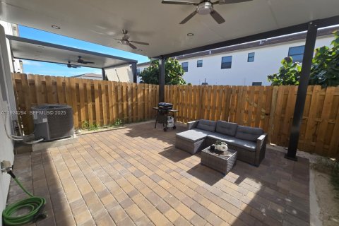 Townhouse in Miami, Florida 3 bedrooms, 123.65 sq.m. № 1983484 - photo 14