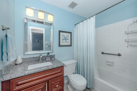 Condo in Venice, Florida, 2 bedrooms  № 1858012 - photo 24