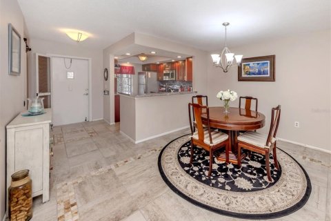 Condo in Venice, Florida, 2 bedrooms  № 1858012 - photo 11