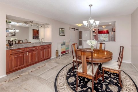 Condo in Venice, Florida, 2 bedrooms  № 1858012 - photo 12