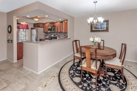 Condo in Venice, Florida, 2 bedrooms  № 1858012 - photo 13