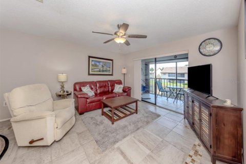 Condo in Venice, Florida, 2 bedrooms  № 1858012 - photo 9