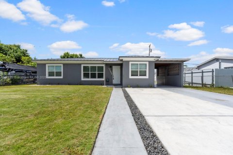 Casa en venta en Homestead, Florida, 3 dormitorios, 102.56 m2 № 1963124 - foto 1