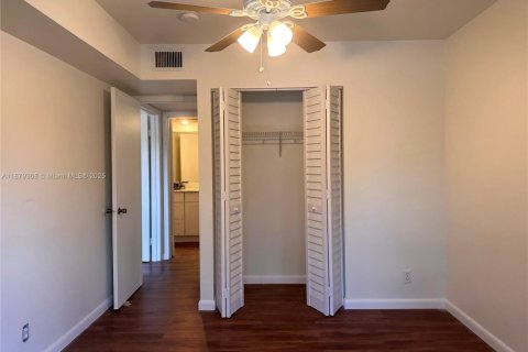 Снять в аренду кондоминиум в Катлер-Бей, Флорида 2 спальни, 77.39м2, № 1928899 - фото 17