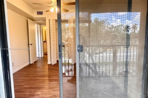 Снять в аренду кондоминиум в Катлер-Бей, Флорида 2 спальни, 77.39м2, № 1928899 - фото 15