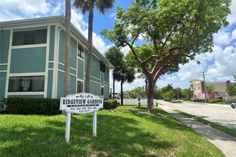 Снять в аренду кондоминиум в Катлер-Бей, Флорида 2 спальни, 77.39м2, № 1928899 - фото 1