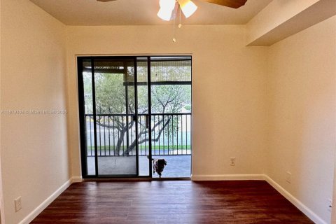 Снять в аренду кондоминиум в Катлер-Бей, Флорида 2 спальни, 77.39м2, № 1928899 - фото 18