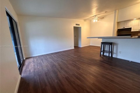 Снять в аренду кондоминиум в Катлер-Бей, Флорида 2 спальни, 77.39м2, № 1928899 - фото 6