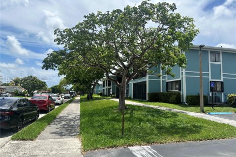 Снять в аренду кондоминиум в Катлер-Бей, Флорида 2 спальни, 77.39м2, № 1928899 - фото 2