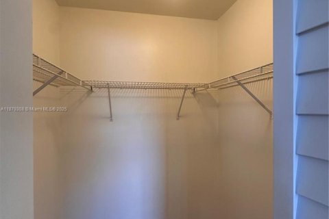 Снять в аренду кондоминиум в Катлер-Бей, Флорида 2 спальни, 77.39м2, № 1928899 - фото 13