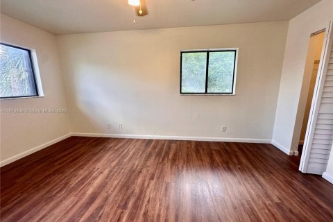 Снять в аренду кондоминиум в Катлер-Бей, Флорида 2 спальни, 77.39м2, № 1928899 - фото 12