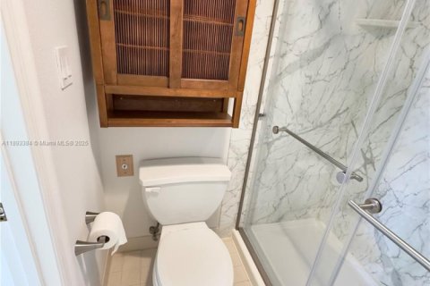 Condo in Saint Petersburg, Florida, 2 bedrooms № 1945829 - photo 8