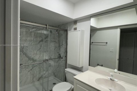 Condo in Saint Petersburg, Florida, 2 bedrooms № 1945829 - photo 6