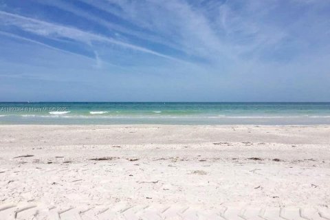 Condo in Saint Petersburg, Florida, 2 bedrooms № 1945829 - photo 22